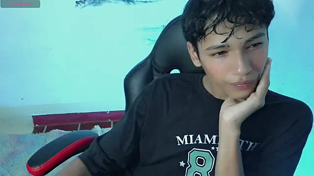 Im david02 online show from October 2025 01:00:02 PM