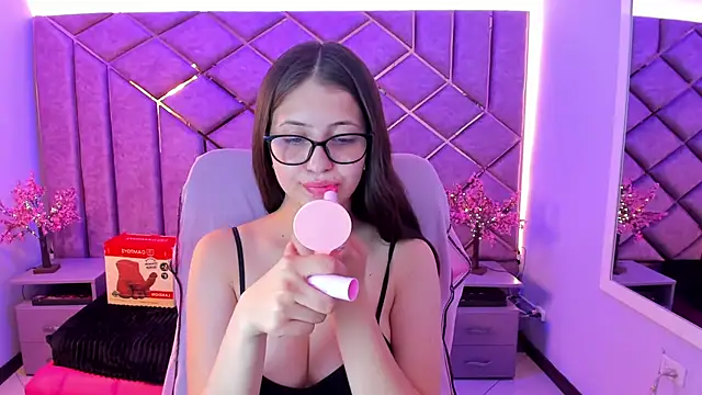 Snapshot of sarah_sweett_ chatting on July 2026 08:52:02 PM sarah sweett online show from July 2026 08:52:02 PM