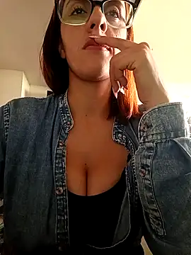 Jade 1-9 online show from December 2025 05:40:02 PM