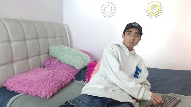 Hottie Guy online show from November 2025 06:34:02 PM