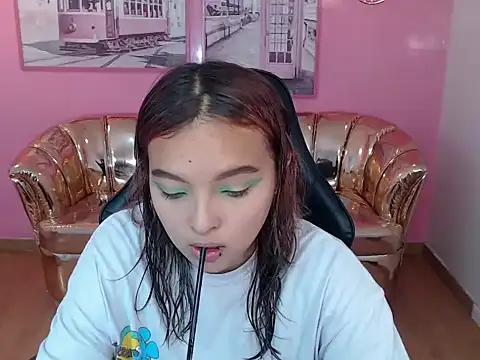 mia foster t online show from October 2025 12:47:01 PM