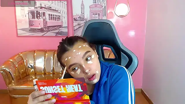 mia foster t online show from December 2025 01:07:01 PM