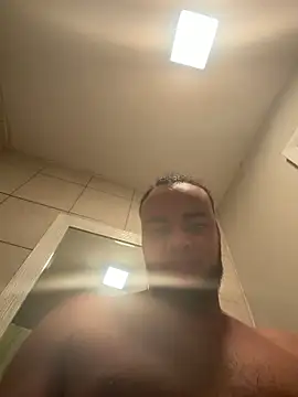 familia0210 online show from March 2026 11:44:01 PM