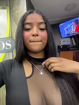 mitschellfox21 online show from November 2025 10:04:02 PM