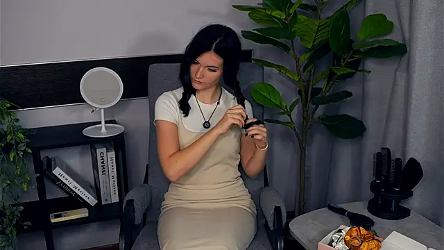 BettieBourque online show from October 2025 03:53:01 PM