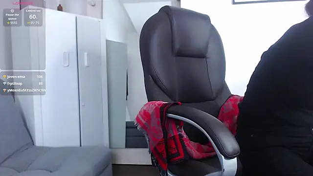 alexia james  online show from April 2026 10:12:01 PM