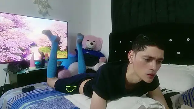 Tyler cat online show from October 2025 01:53:02 PM