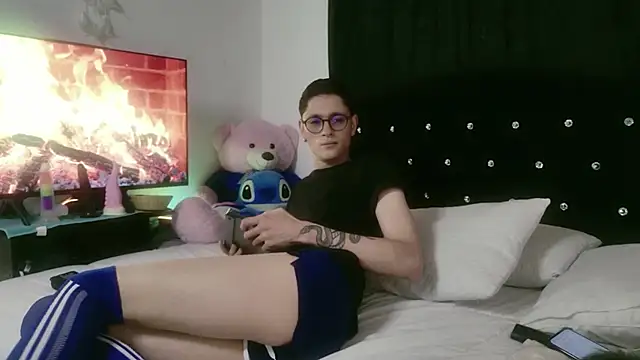 Tyler cat online show from October 2025 11:35:01 AM