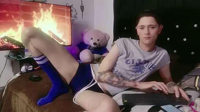 Tyler cat online show from November 2025 10:19:02 PM