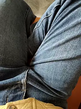 Lili 2love online show from December 2025 02:05:01 AM