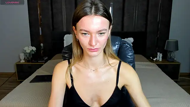 EvaToniz online show from October 2025 01:14:01 AM