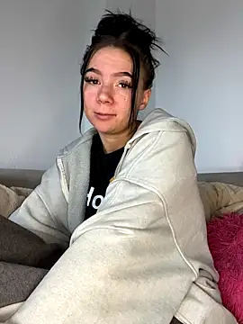 YoungZoexx online show from November 2025 09:53:01 AM