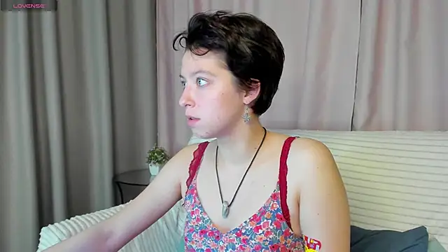 Sara Frayer online show from December 2025 01:57:02 AM