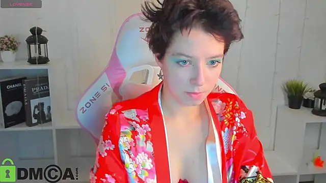 Sara Frayer online show from December 2025 01:04:02 AM