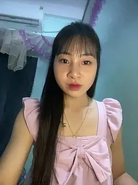 Snapshot of banlinh004 chatting on April 2026 02:00:02 PM banlinh004 online show from April 2026 02:00:02 PM