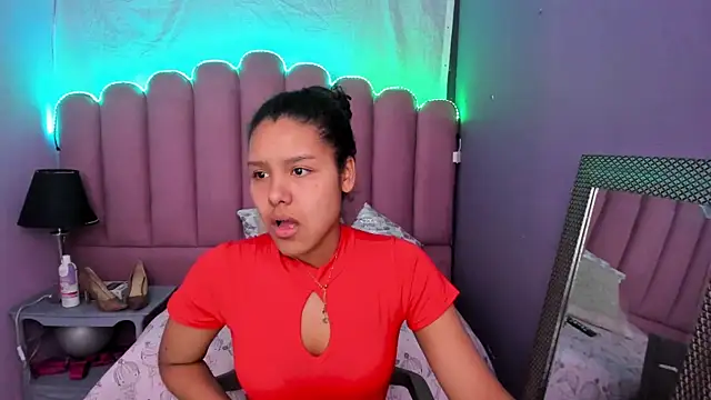 AriaVega online show from November 2025 01:00:01 PM