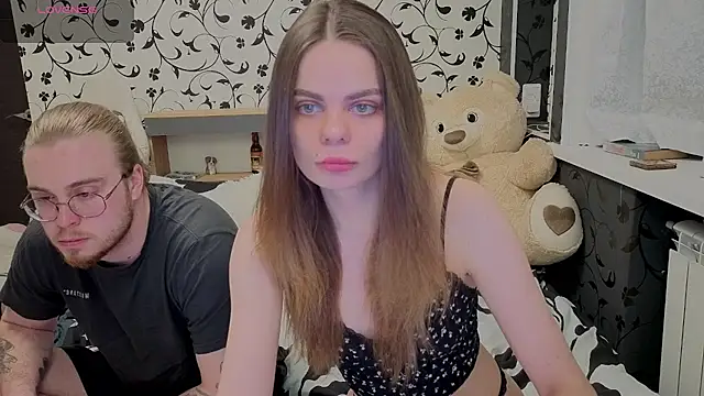 xAlisontiny online show from April 2026 07:51:02 PM