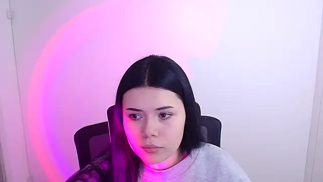 Mona Esty online show from October 2025 05:22:02 PM