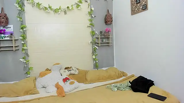 saaracoleman online show from October 2025 02:53:01 AM