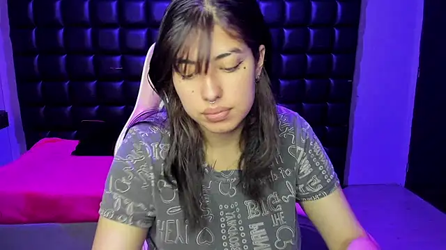 Violetta Swett  online show from December 2025 01:28:02 PM