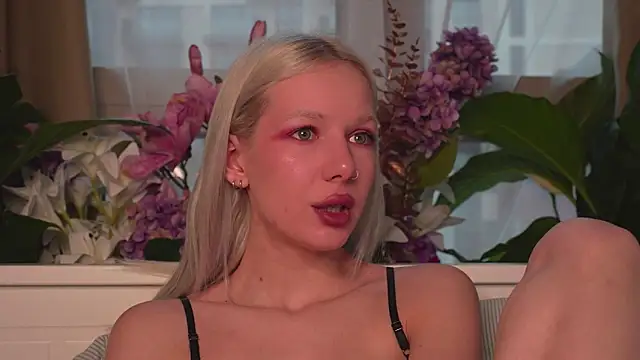 RanyThomson online show from November 2025 01:47:02 PM