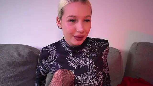 RanyThomson online show from April 2026 02:33:01 PM