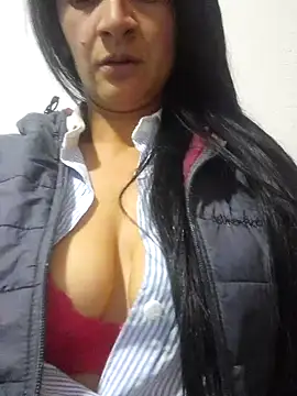 Snapshot of Lesli_14 chatting on November 2025 03:06:01 AM Lesli 14 online show from November 2025 03:06:01 AM