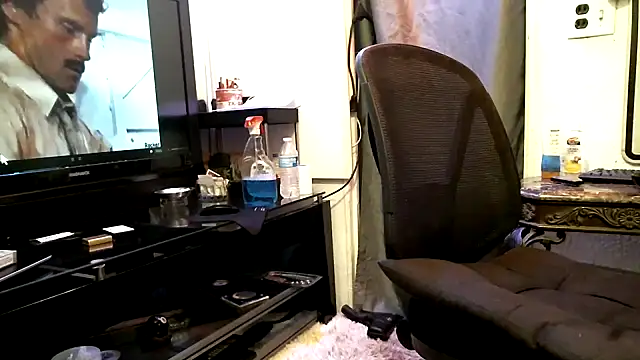 Tommy Love23 online show from February 2026 03:43:01 PM