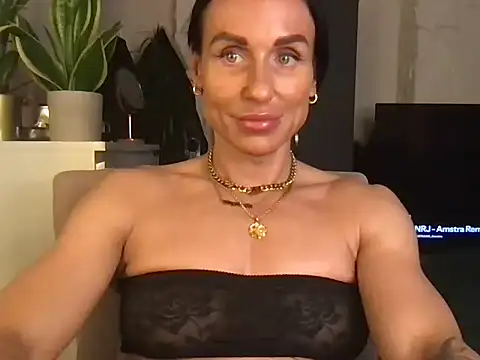 GluteQueenE online show from March 2026 06:03:01 PM