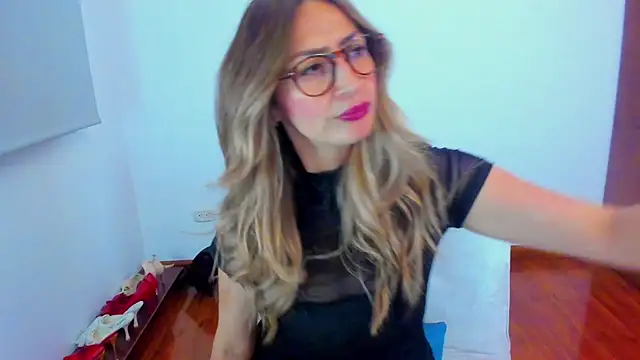 Snapshot of Velourmuse chatting on July 2026 02:05:17 AM Velourmuse online show from July 2026 02:05:17 AM