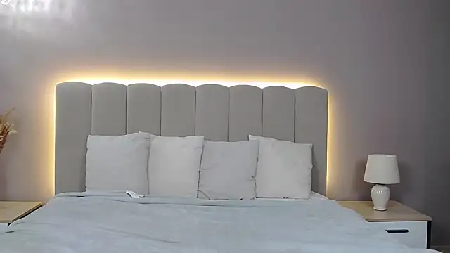 DianaMello online show from December 2025 04:07:02 AM