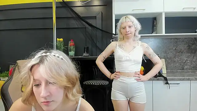 LollyMi online show from November 2025 01:22:01 PM