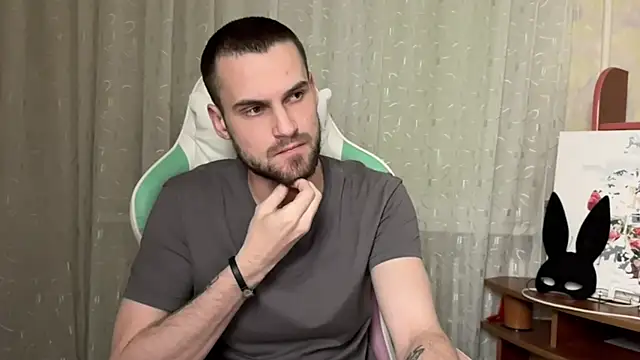 Iveraan online show from October 2025 07:48:01 PM