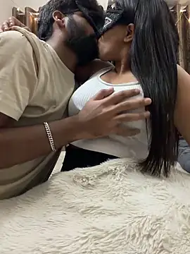 vickyandtania online show from April 2026 07:33:02 PM