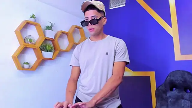 Play boys Hot2 online show from October 2025 12:16:02 PM