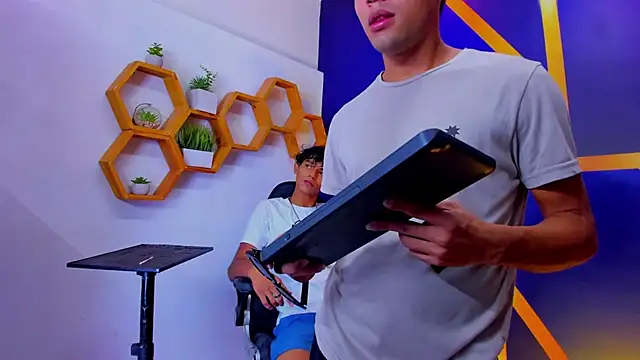 Play boys Hot2 online show from October 2025 12:38:01 PM