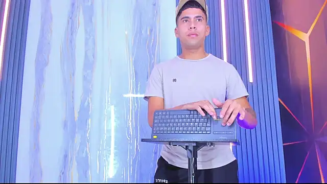 Play boys Hot2 online show from November 2025 03:53:02 AM