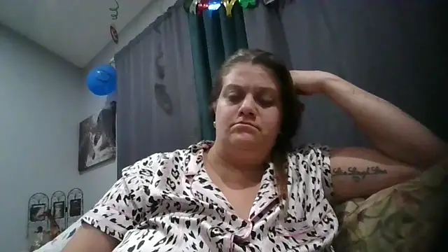 Snapshot of october1992xx chatting on October 2025 11:31:02 PM october1992xx online show from October 2025 11:31:02 PM