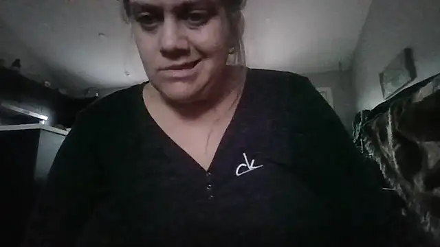 Snapshot of october1992xx chatting on November 2025 04:06:02 PM october1992xx online show from November 2025 04:06:02 PM