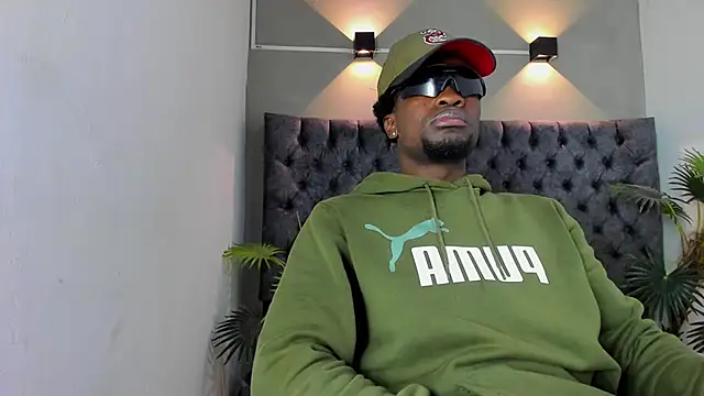 COMPTON 01 online show from November 2025 03:45:01 AM