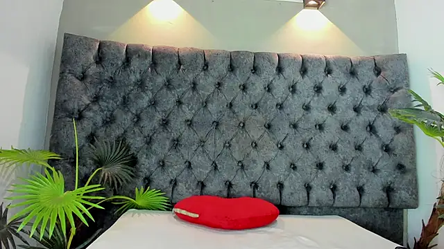 COMPTON 01 online show from November 2025 04:03:02 AM