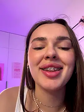 JenniferLouns online show from October 2025 12:49:01 PM