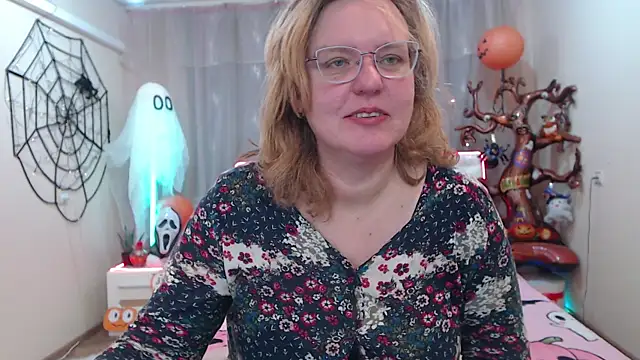 VestaWoody online show from November 2025 07:09:01 AM