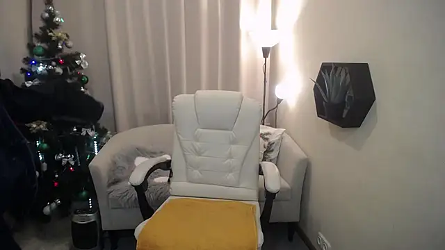 VestaWoody online show from December 2025 01:18:02 PM