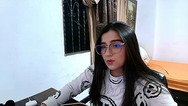 Snapshot of Charlotte_Richardson chatting on May 2026 11:46:02 PM Charlotte Richardson online show from May 2026 11:46:02 PM