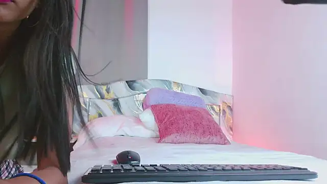 Snapshot of luna_valen chatting on November 2025 08:18:01 PM luna valen online show from November 2025 08:18:01 PM