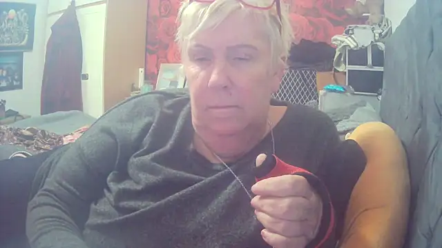 Snapshot of Playful_MILF_Demi chatting on October 2025 12:05:02 PM Playful MILF Demi online show from October 2025 12:05:02 PM