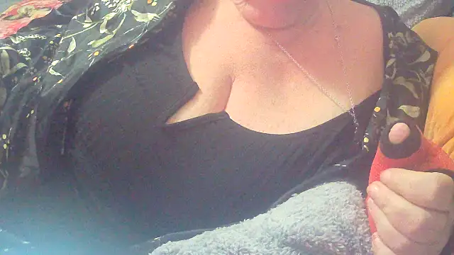 Snapshot of Playful_MILF_Demi chatting on October 2025 09:36:02 PM Playful MILF Demi online show from October 2025 09:36:02 PM