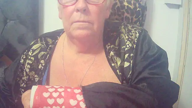 Snapshot of Playful_MILF_Demi chatting on November 2025 10:10:02 PM Playful MILF Demi online show from November 2025 10:10:02 PM