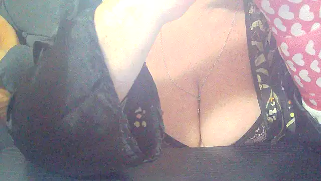 Snapshot of Playful_MILF_Demi chatting on November 2025 08:42:01 PM Playful MILF Demi online show from November 2025 08:42:01 PM